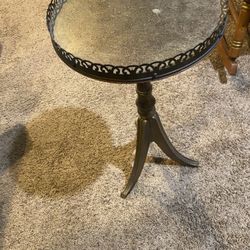 Round accent table/Plant Stand