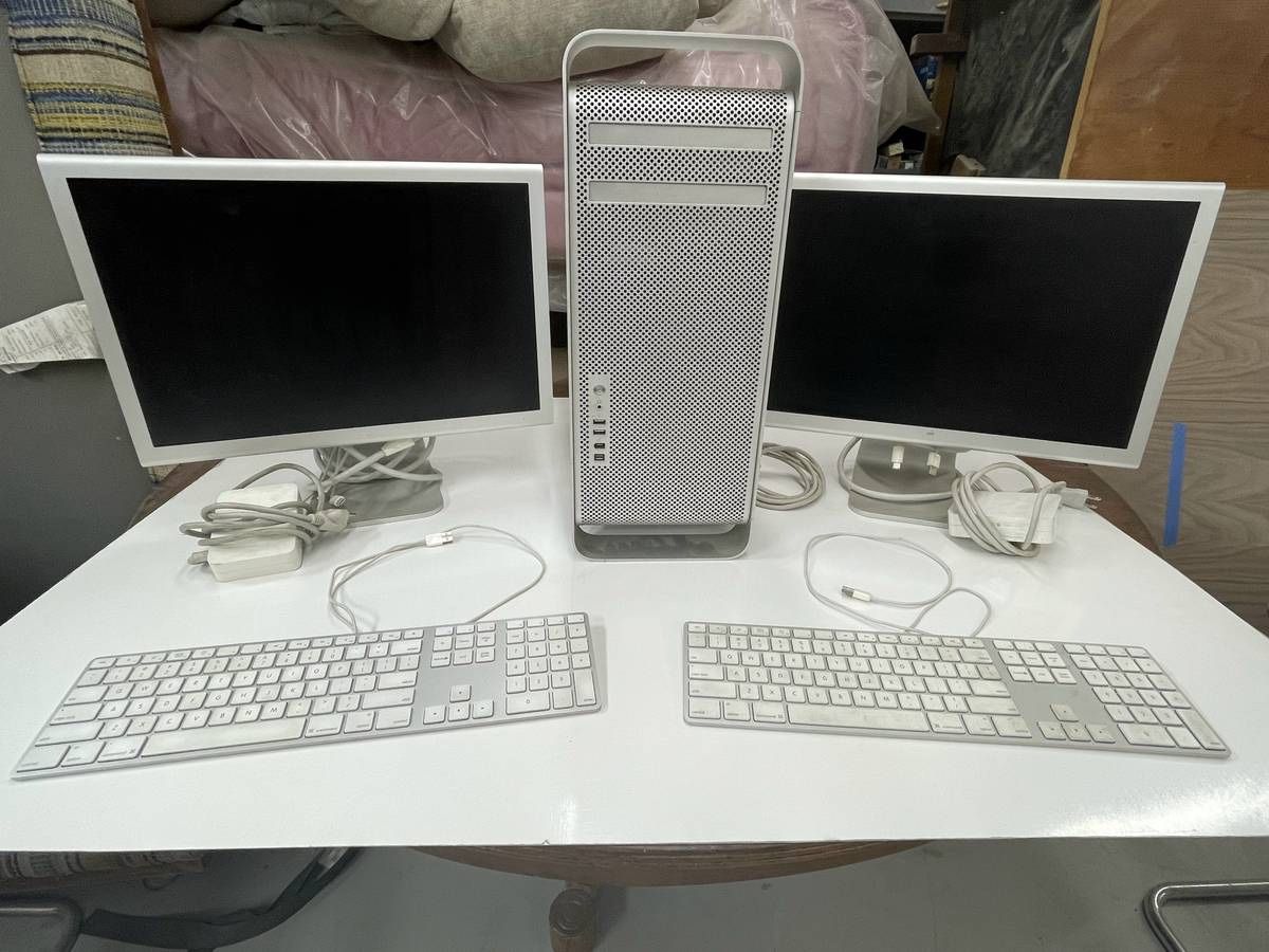 ★ Mac Pro Quad Core 2.8 GHz, 2 monitors, 2 keyboards, RAM ★