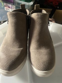 Brown suede boots size6
