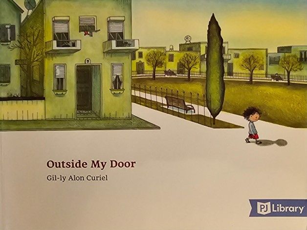 Outside My Door By Gil-ly Alon Curiel (Paperback)