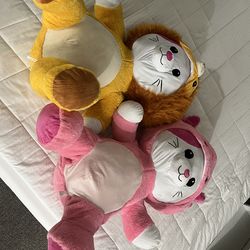 Giant fair prize stuffed animals