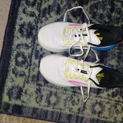 Ladies 10. Brooks Pickup Only Cash 