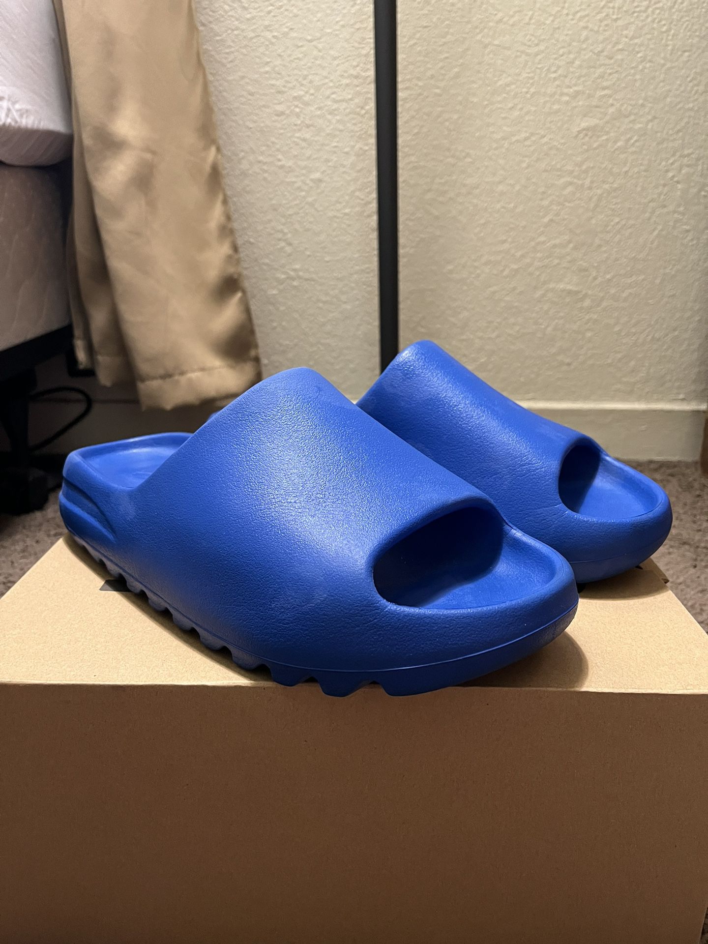 Adidas Yeezy Slide Azure  Size 12