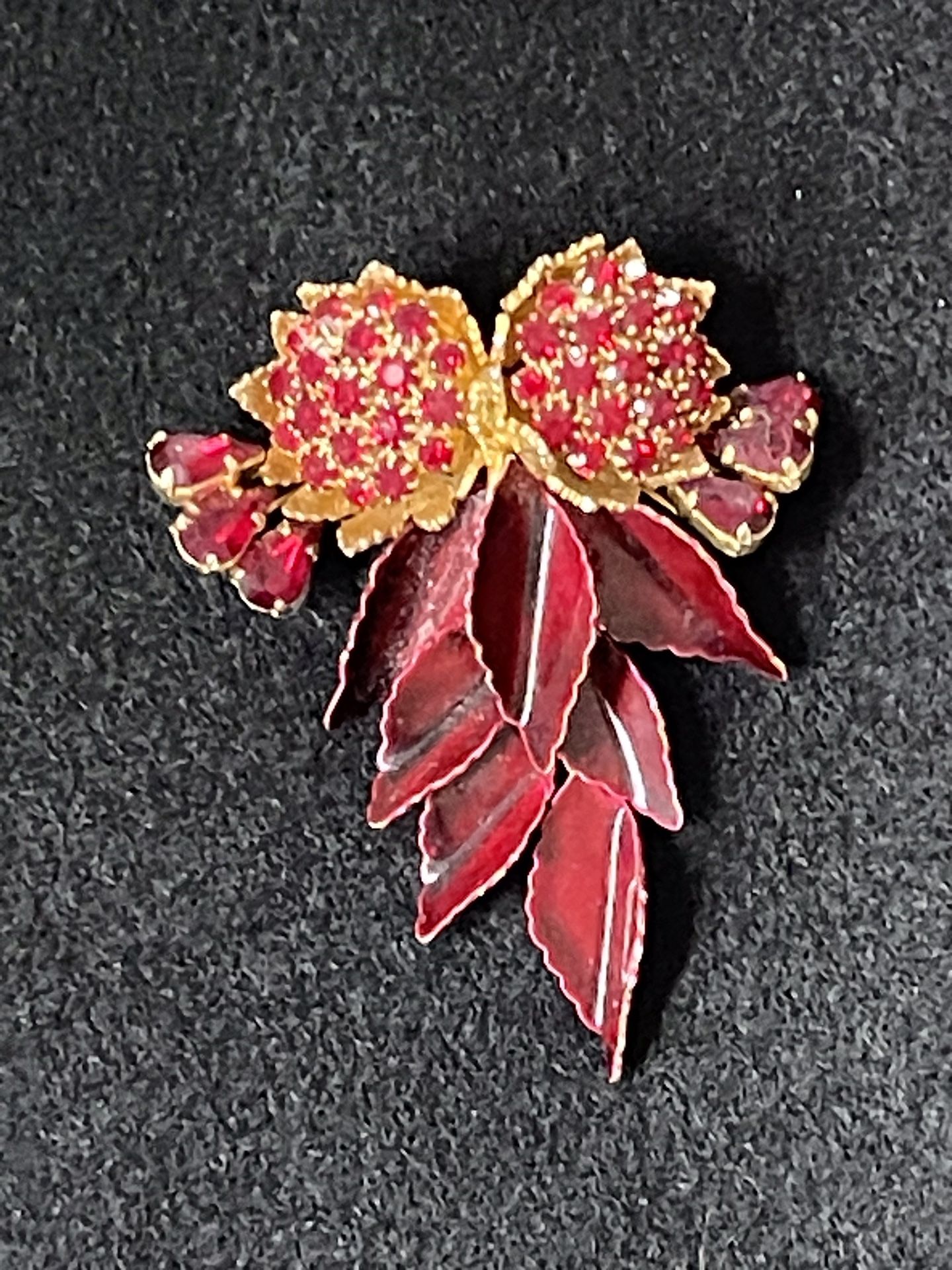 Lg. Signed Vintage Weiss Red Crystal Rhinestone Laurel Brooch Flowers Leaves