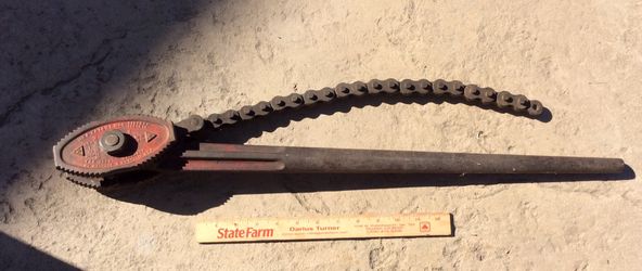 Chain pipe wrench