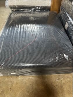 New Queen Simmons Beautyrest Black C-Class Firm Mattress (Series 3)