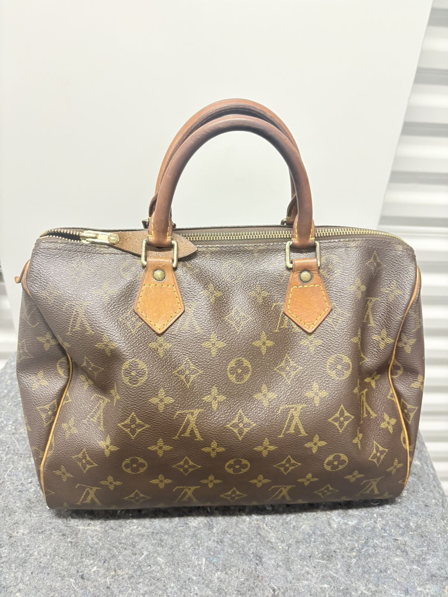Louis Vuitton Speedy 30 Used Great Condition Authentication certificate Is Added To The Pictures