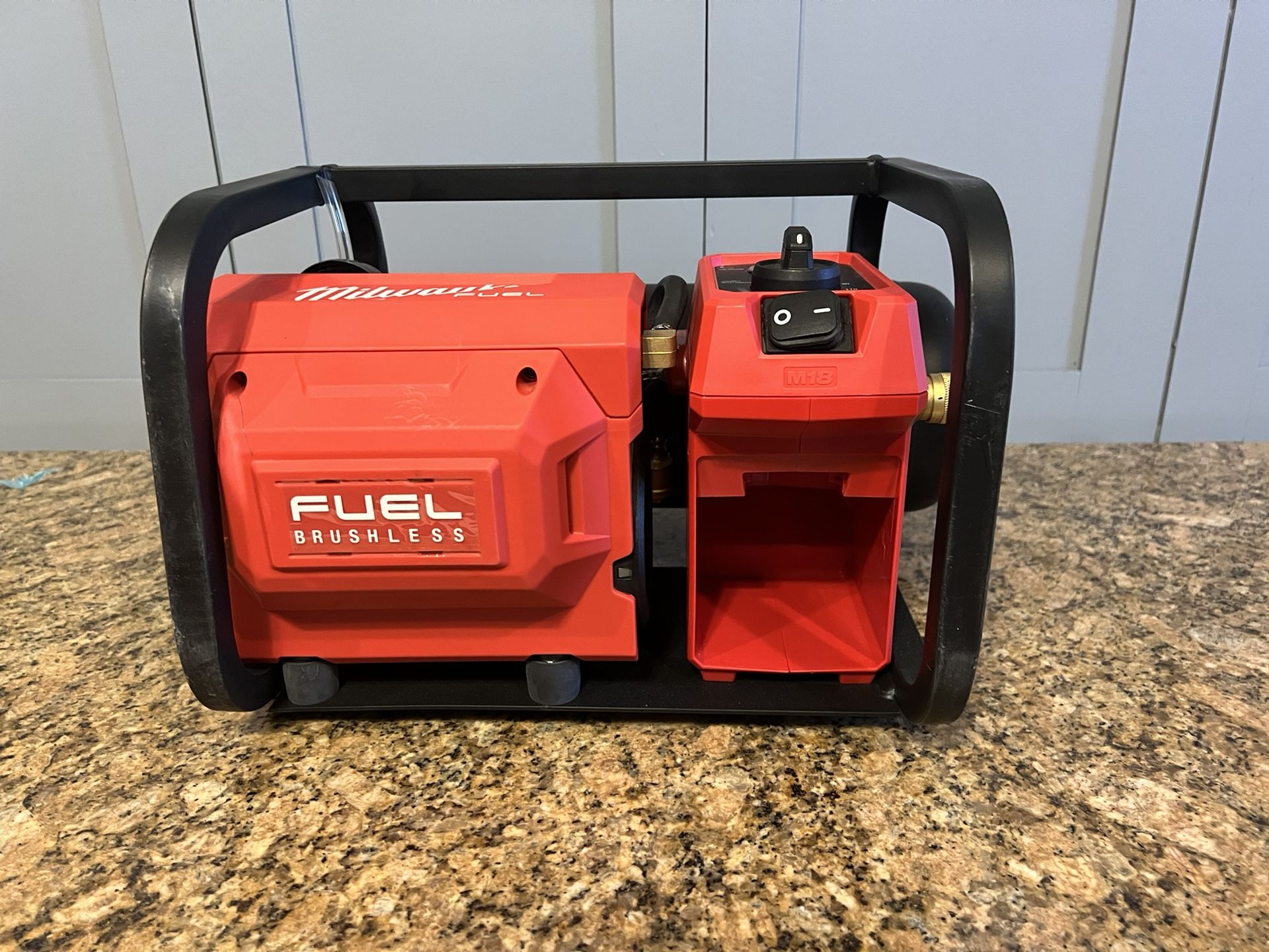 Milwaukee M18 FUEL 18-Volt Lithium-Ion Brushless Cordless 2 Gal. Electric Compact Quiet Compressor (Tool-Only)