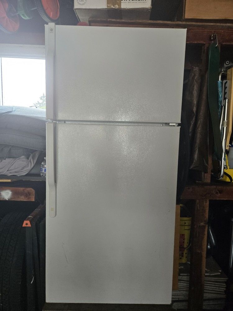 Used, GE Refrigerator,great For Garage