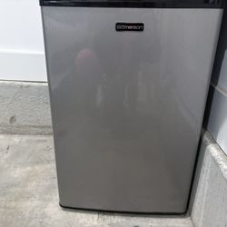 Emerson Mini Fridge/freezer  (like New)