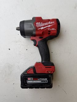 Milwaukee M18 FUEL 1/2” High Torque Impact Wrench Kit
