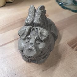 🐖 “Piggy Angel” Statue by The Stone Bunny Inc. – Handcrafted Garden or Home Décor
