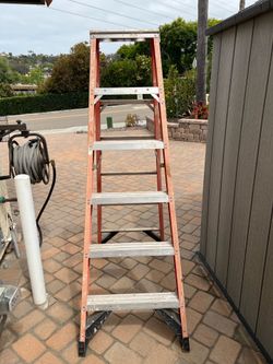 Fiberglass ladder