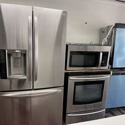 Refrigerador ,stove, Microwave And Dishwasher 