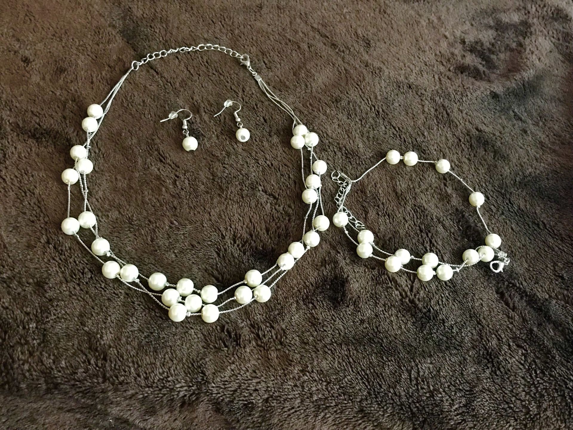 Fancy pearl necklace earrings bracelet