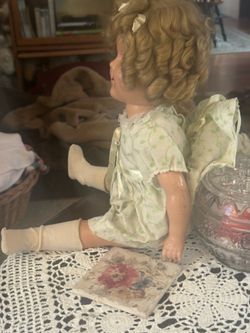 1940 Shirley temple 27 inch tall composition doll