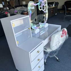 Hello Kitty Vanity Set 