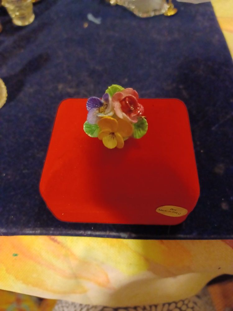 Coleport Vintage Porceline Flower Brooch