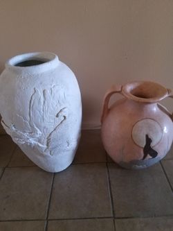 Vintage plaster of paris two floor vase like new perfect located in palm springs ca excellent