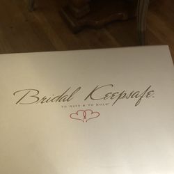 Beautiful Custom Made Size 6/8 Wedding Gown