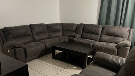 Sectional living room set with electric recliners / Juego de sala con reclinables eléctricos