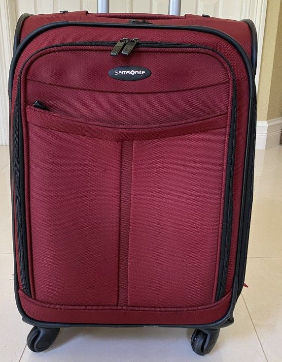 LUGGAGE, CARRY ON – SAMSONITE SOFTSIDE EXPANDABLE RED 21” CARRY ON SPINNER WHEEL LUGGAGE