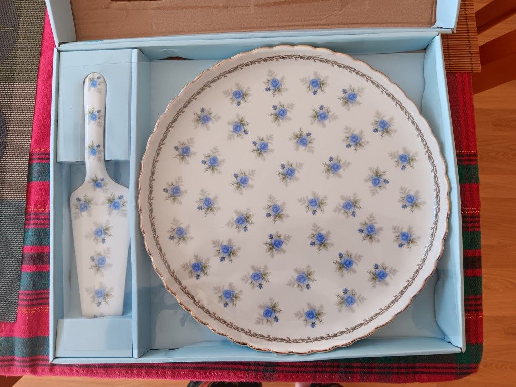 Brand New. Cake Serving Plate