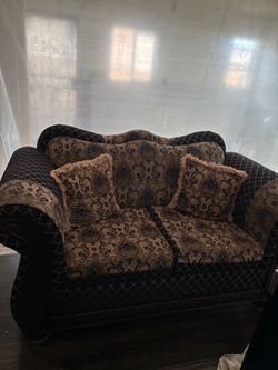 Elegant Jacquard Damask Couch & Loveseat Set