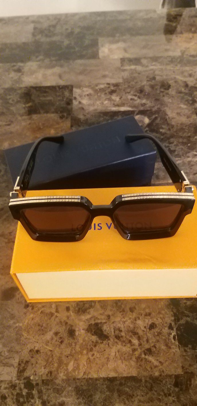 Louis Vuitton Waimea Round Sunglasses for Sale in Philadelphia, PA - OfferUp
