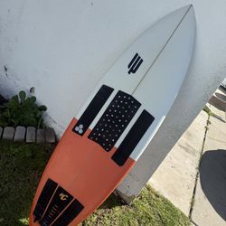 Ellis surfboard short board