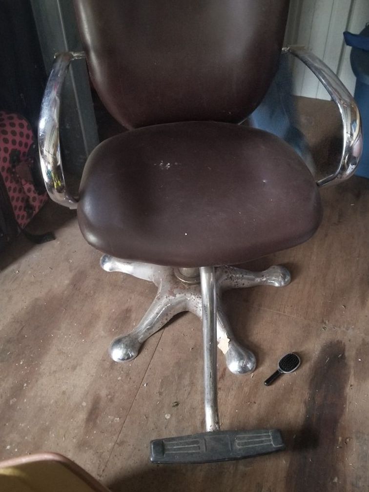 Saloon Chair