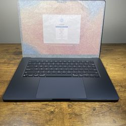 Apple MacBook Air 15” 256GB SSD,  M2 , 8 GB) Laptop - Midnight
