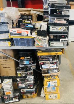 Variedad de diferentes tipos de clavos Diferentes precios