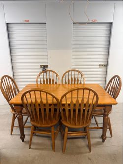 DELIVERY AVAILABLE SOLID WOOD DINING TABLE 6 CHAIRS