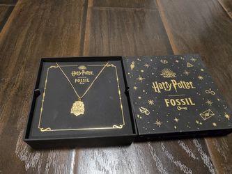 Limited Edition Fossil Harry Potter Gryffindor Crest House necklace Gold Tone HP