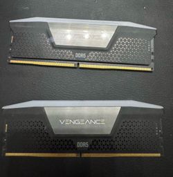 CORSAIR - VENGEANCE RGB 32GB (2x16GB) DDR5 6000MHz C36 UDIMM Desktop Memory - Black