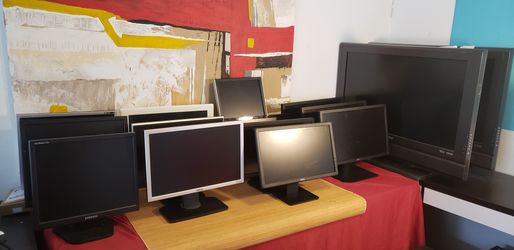 Monitors 17" 19" 20" 22" 37" read description