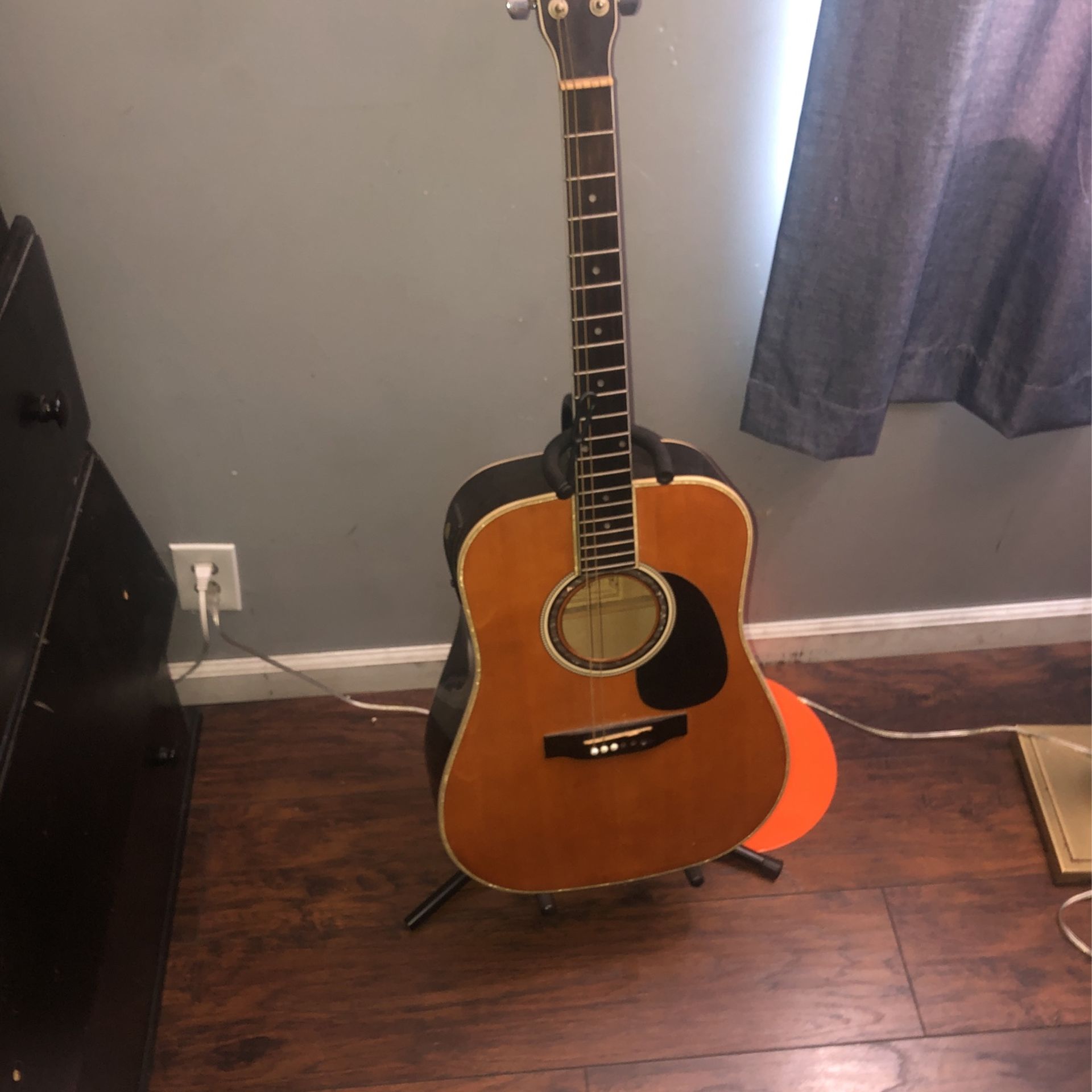 Acoustic Guitar Needs New Strings 
