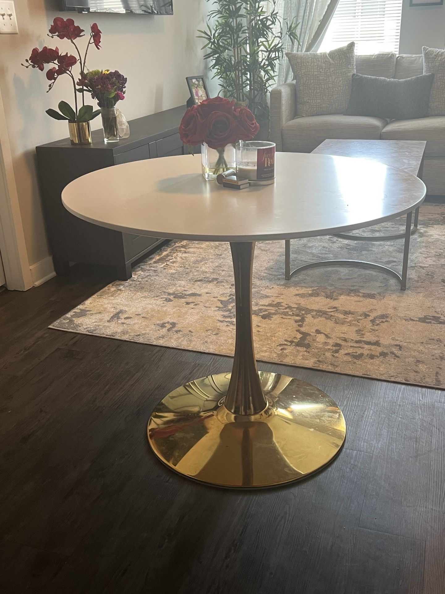 Round White Dining Table With Gold Base – Modern