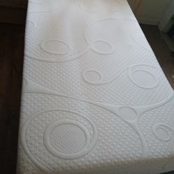 Almost NEW Twin  Bed