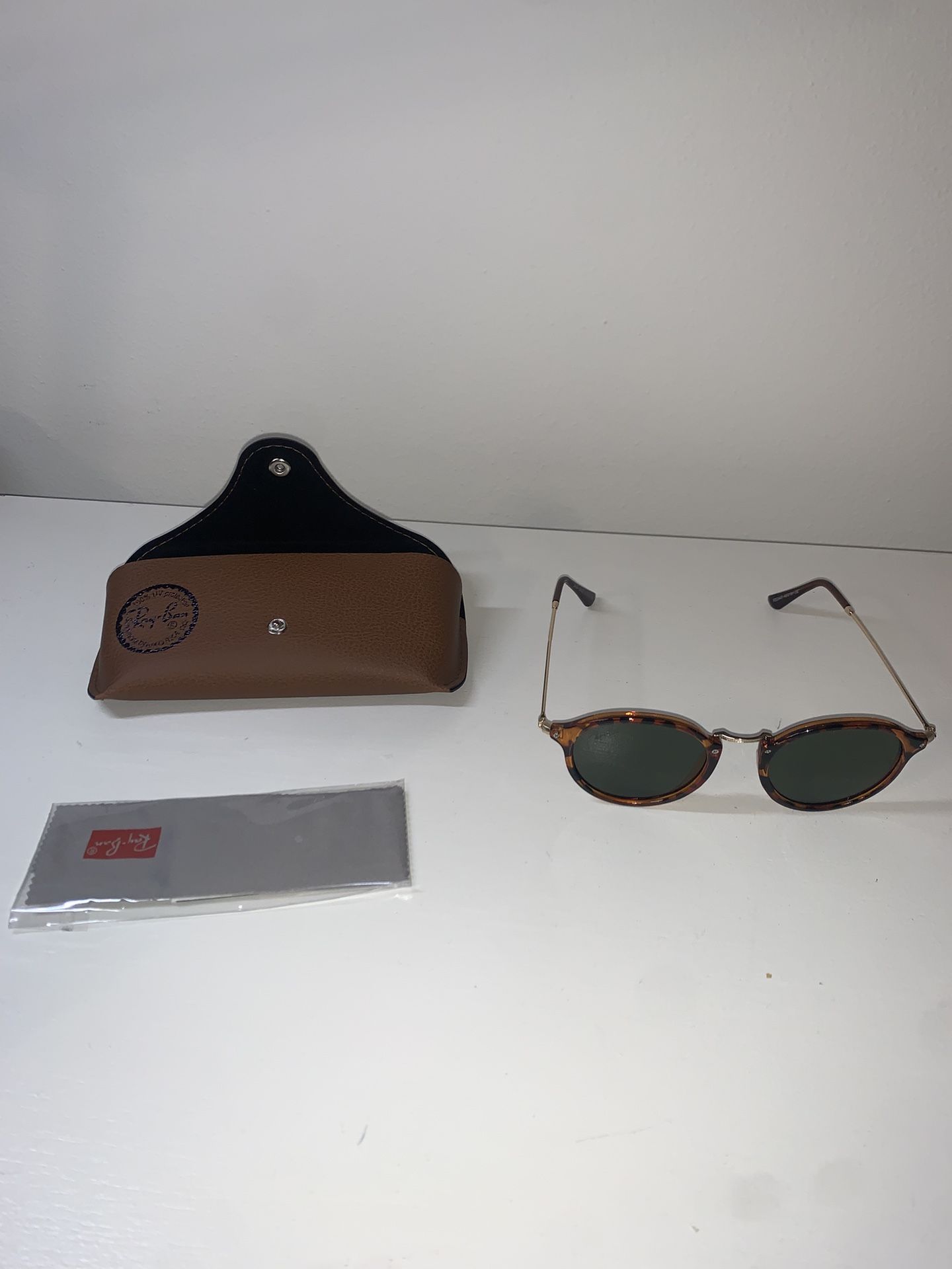 Ray-Ban Round Fleck Sunglasses