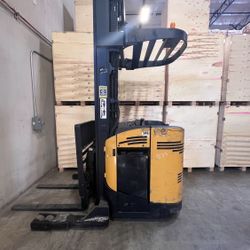 Mitsubishi Reach Truck Forklift 