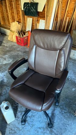 Leatherette desk roller  chair good condition