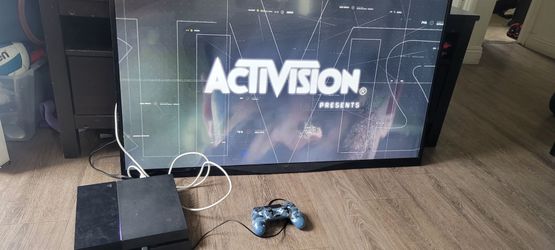 Playstation 4 and 50" JVC TV