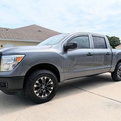 2017 Nissan Titan