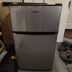 Whirlpool mini fridge