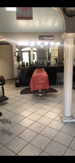 LICENSED BARBERS WANTED