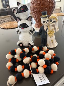 Bundle Halloween decor (NWT) check pics