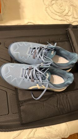 Pickle ball shoes