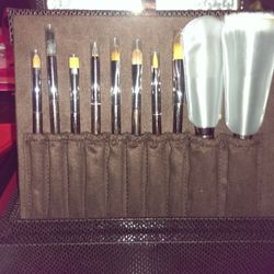 Limited edition laura mercier brush set. Authentic!!